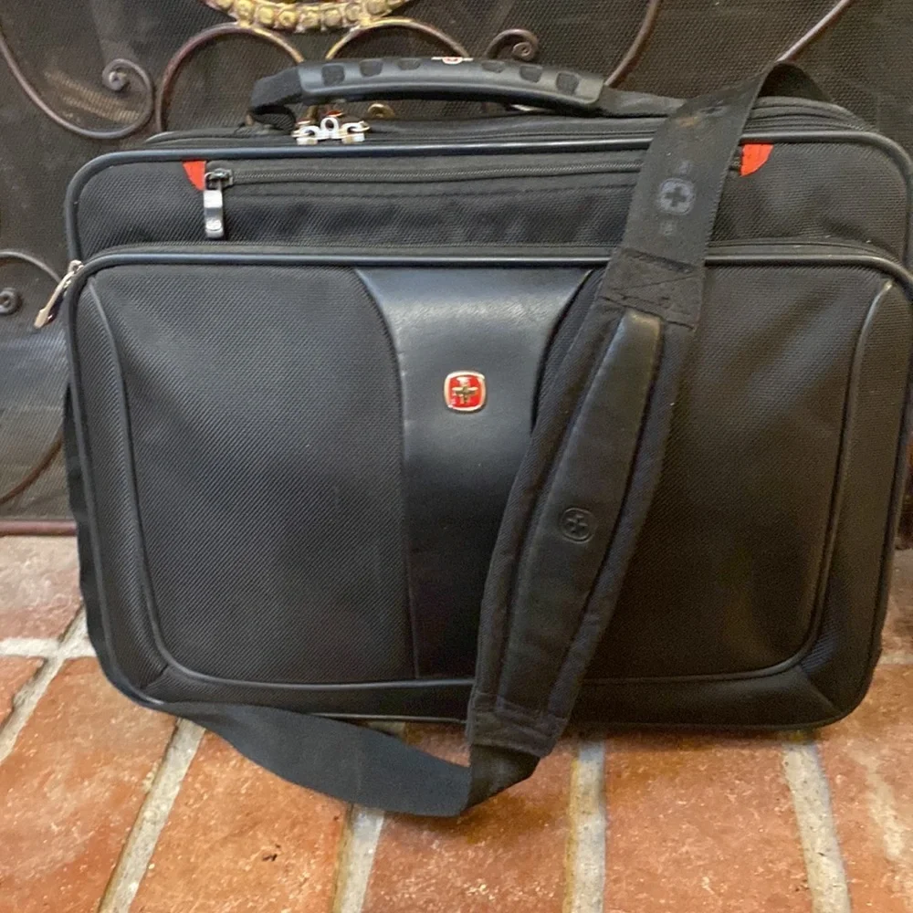 Swiss gear WENGER Legacy 16inch Slimcase - Black